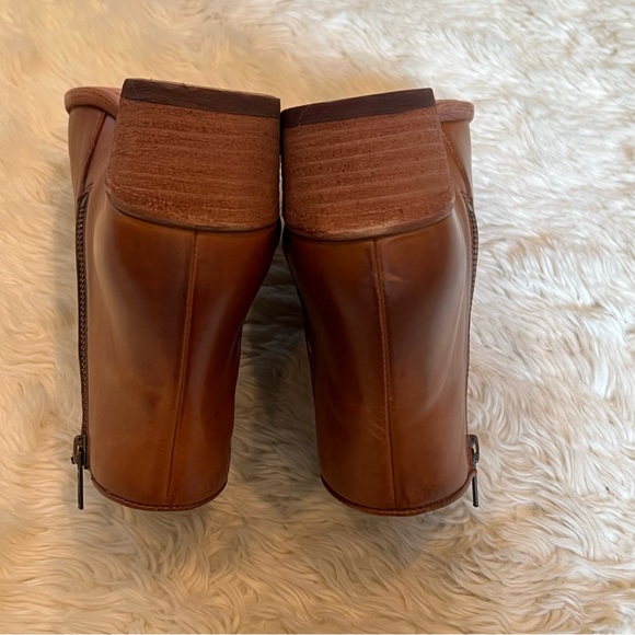 Frye Carson Piping Bootie in Caramel - Size 11 - Picture 4 of 10